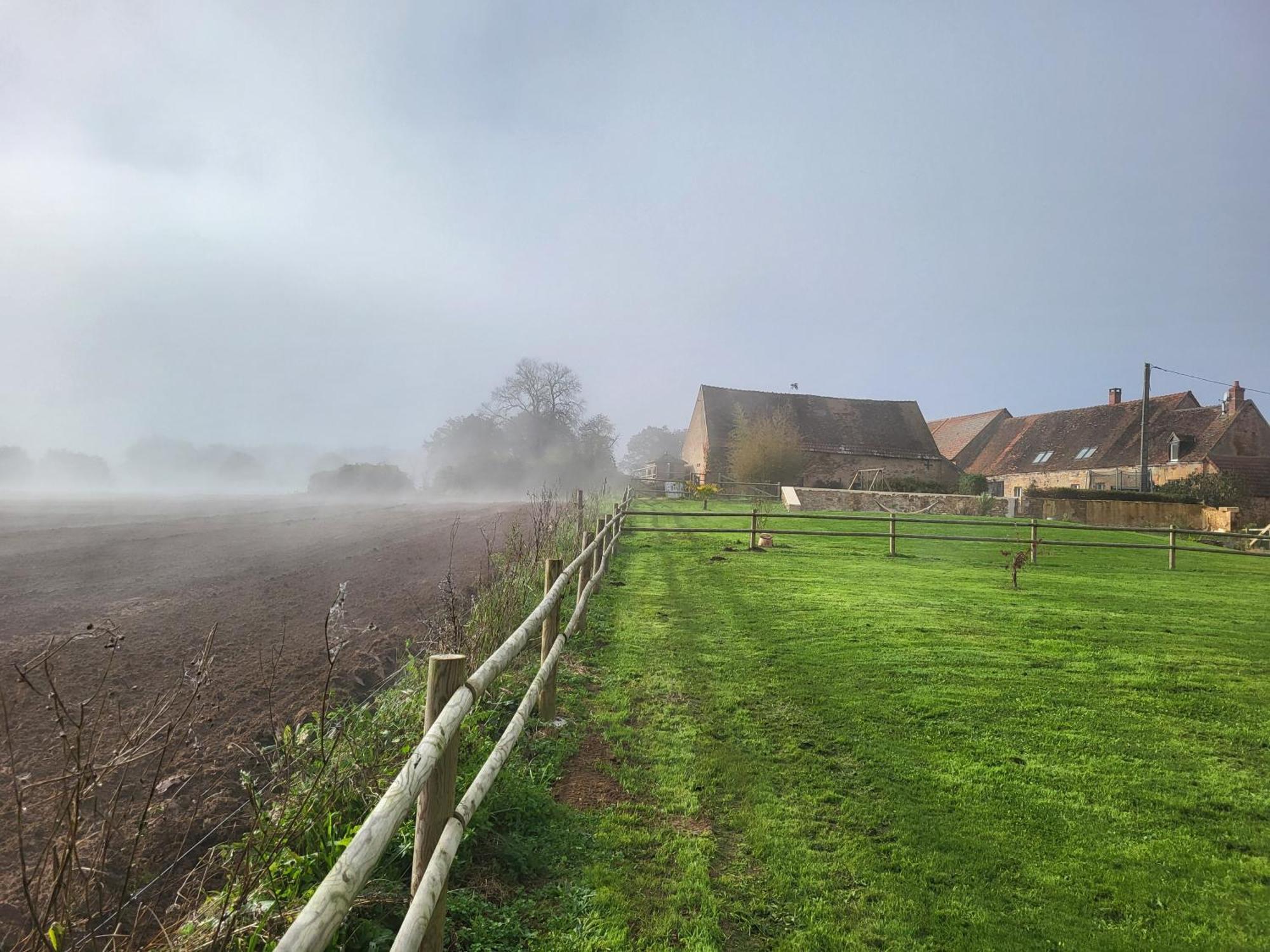 Gite Au Centre De La France Vesdun Exteriör bild